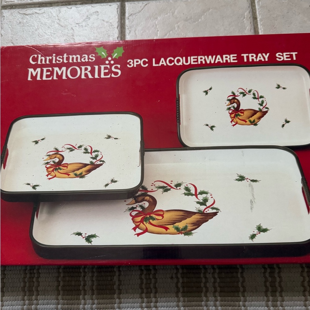 Vintage Christmas Memories 3 pc Lacquerware Tray Set